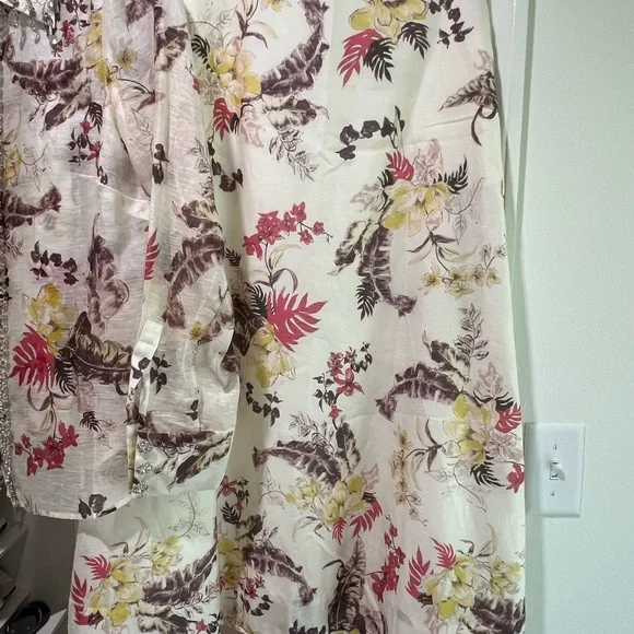 Floral Blouse and Skirt Set - Picture 3 of 6